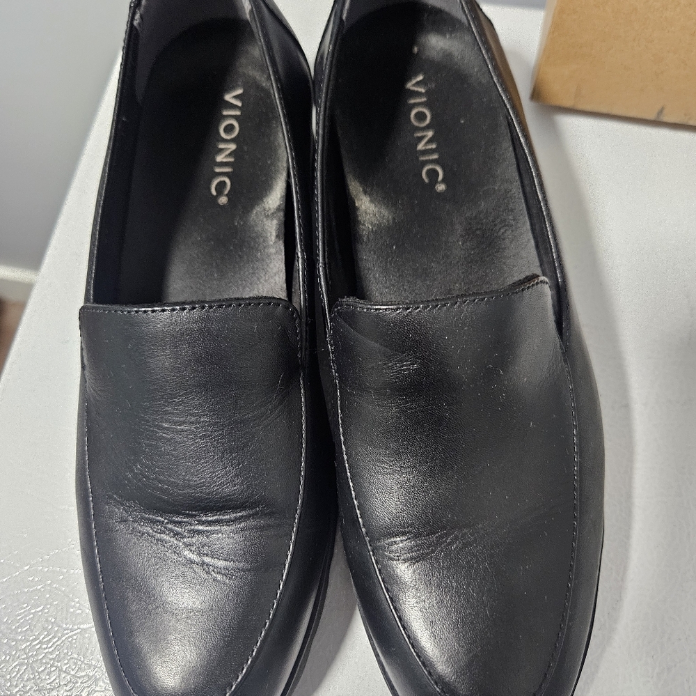 Vionic Black Kensley Loafers Size 8 WIDE